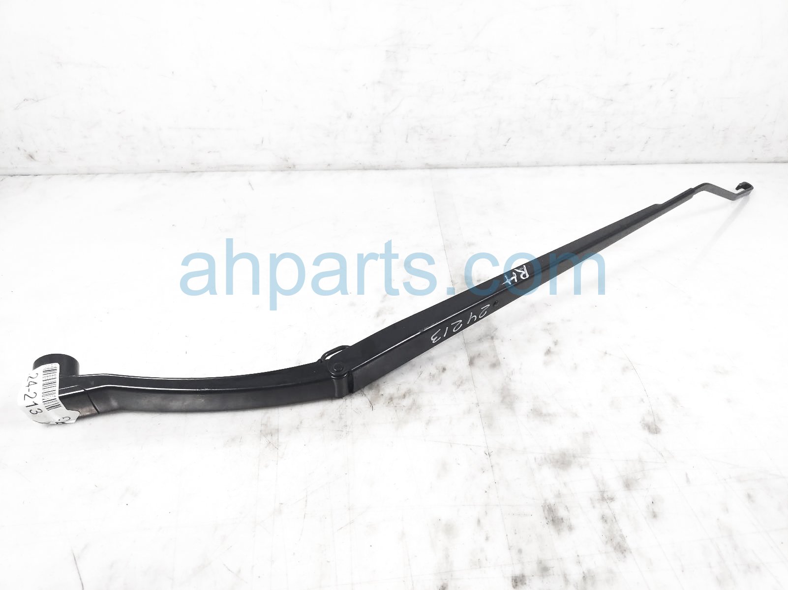 $22 Nissan RH WINDSHIELD WIPER ARM