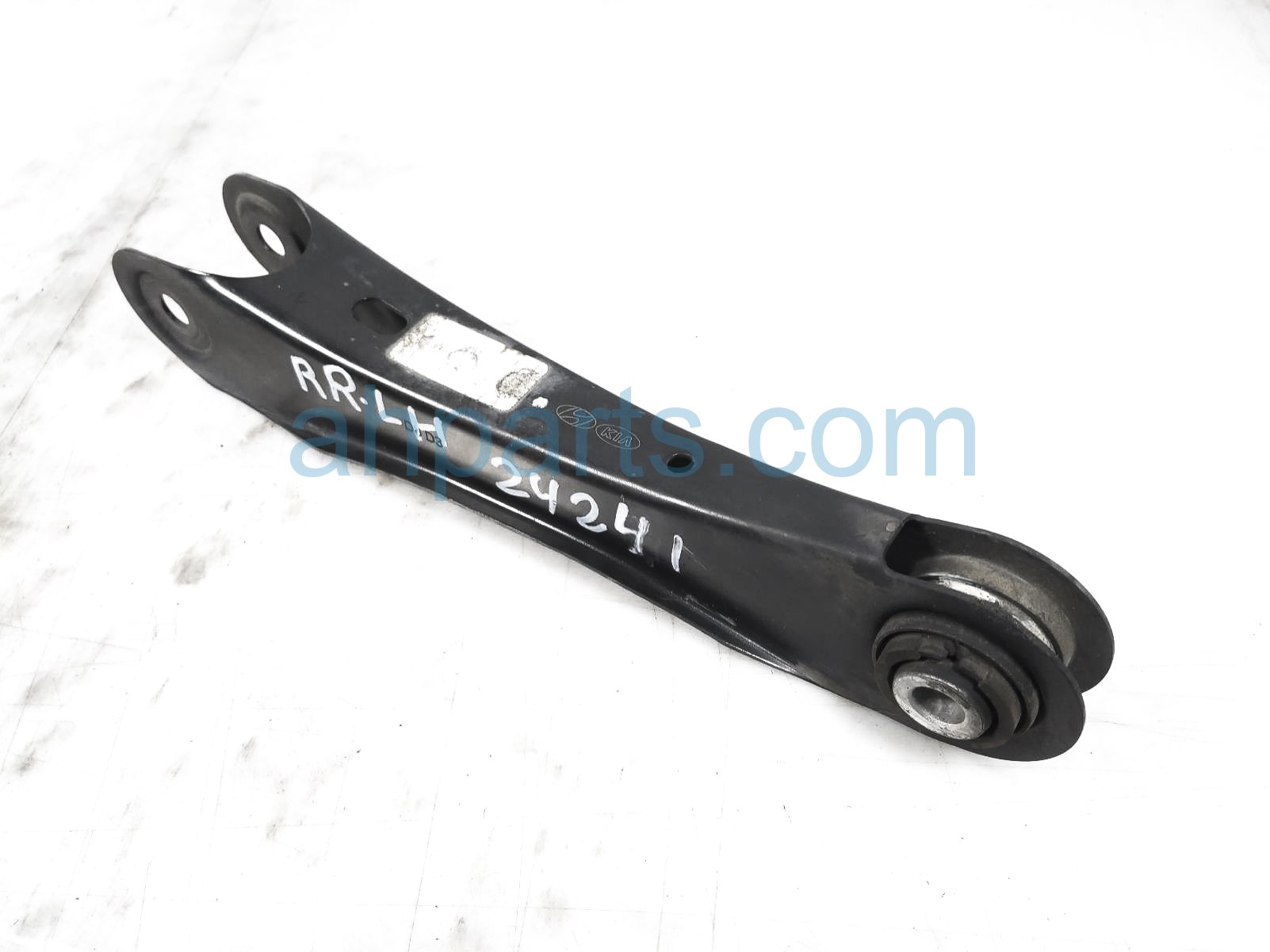 $95 Kia RR/LH LATERAL CONTROL ARM