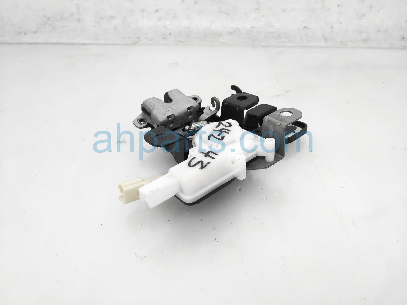 $45 Mazda TRUNK LOCK / LATCH ACTUATOR ASSY