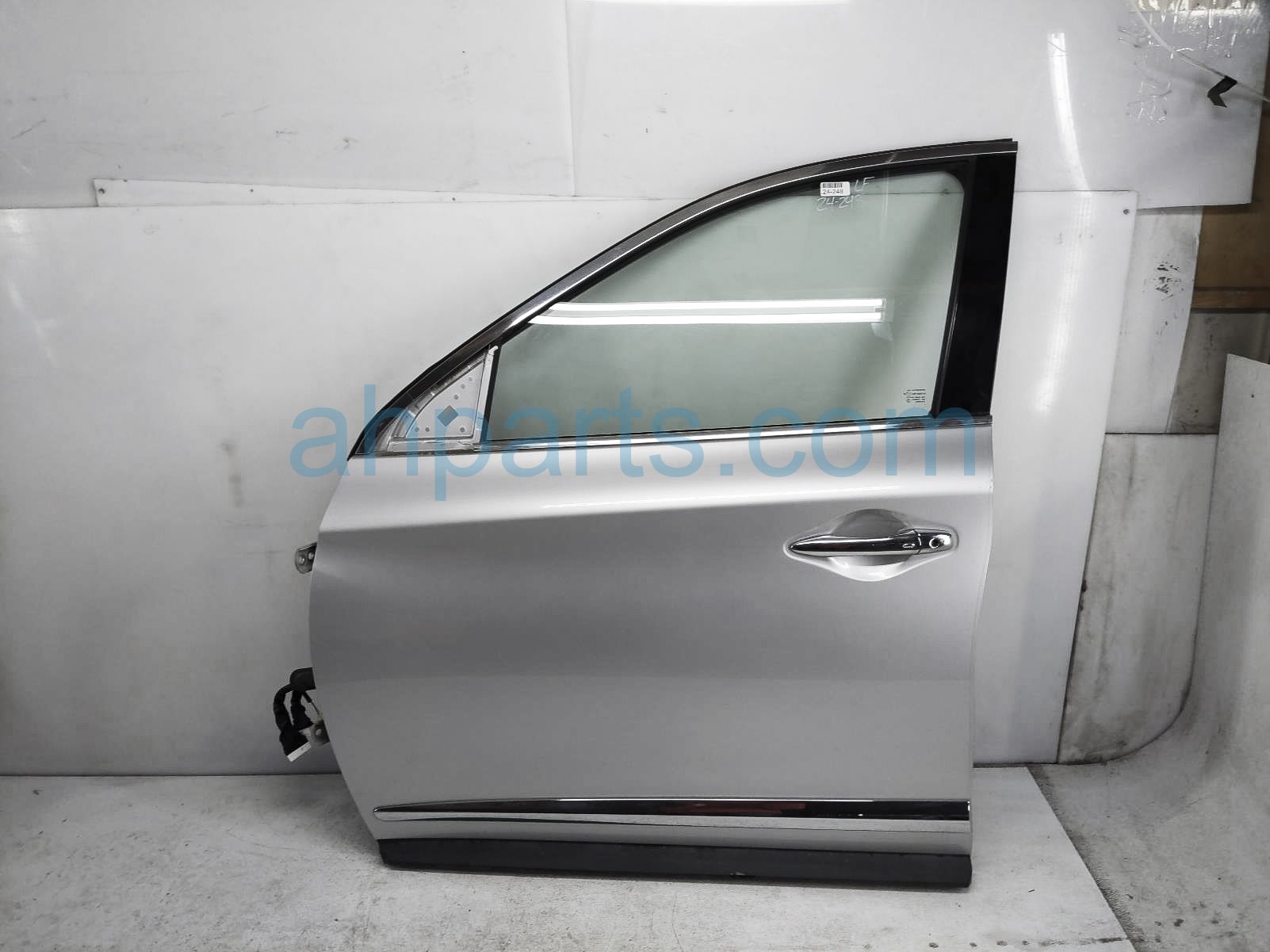 $1195 Infiniti FR/LH DOOR - SILVER - NO MIRROR/TRIM