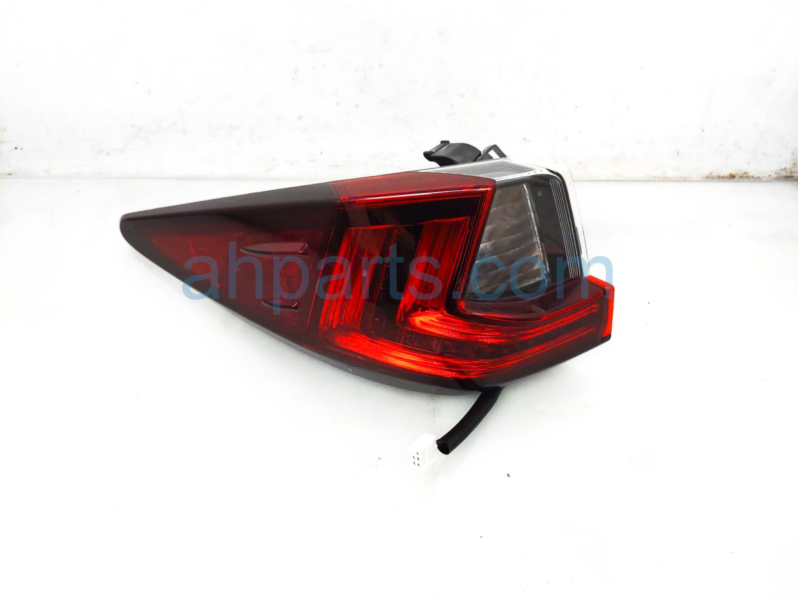 $249 Lexus LH TAIL LAMP (ON BODY)