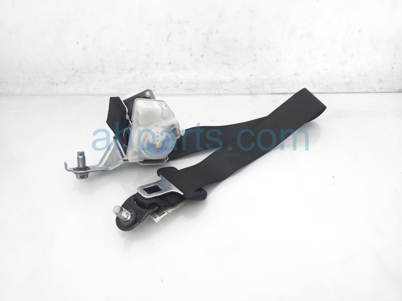 $35 Honda 2ND ROW RH SEAT BELT - BLACK SEDAN