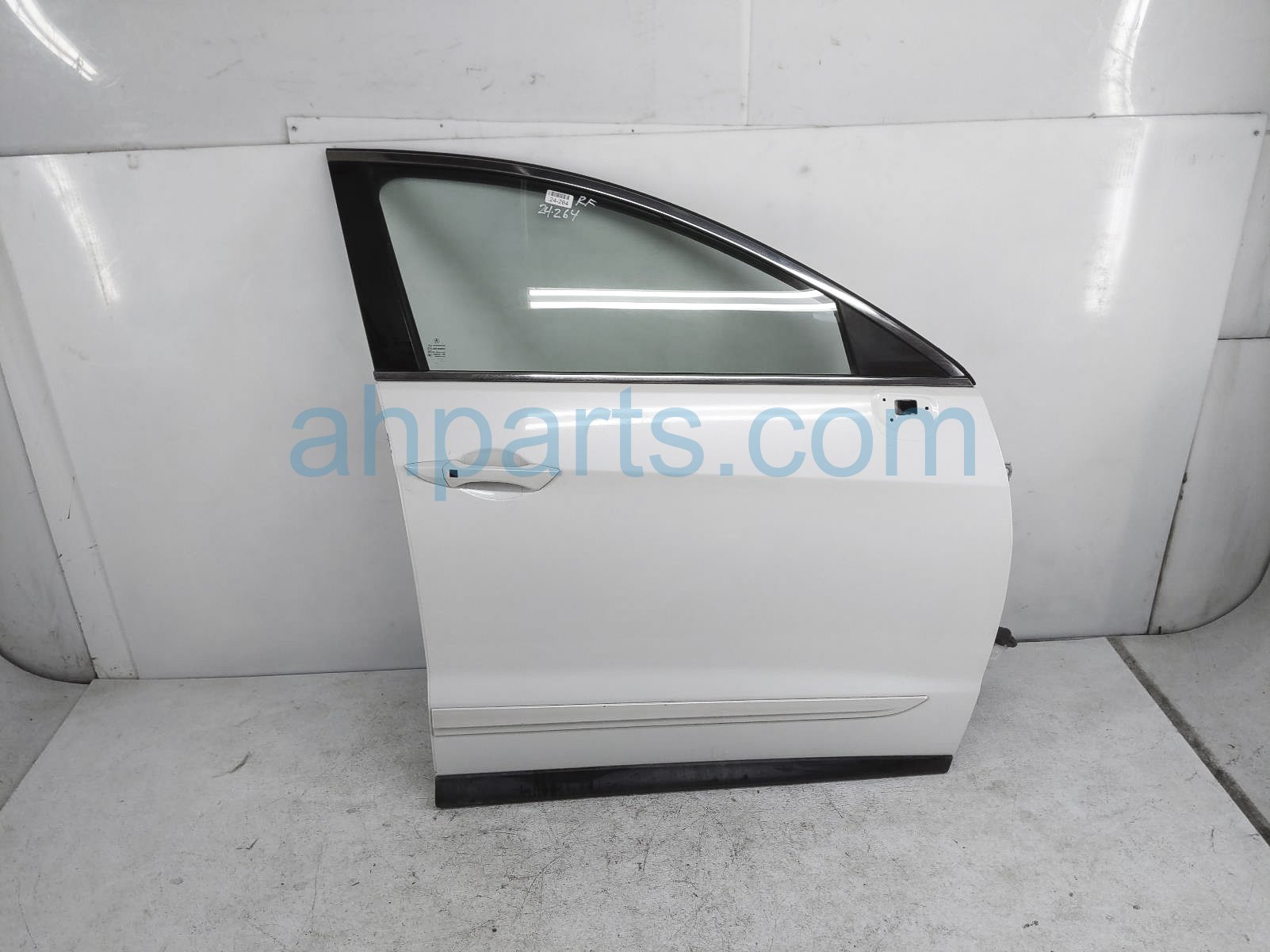 Acura FR/RH DOOR - WHITE - NO MIRROR/TRIM