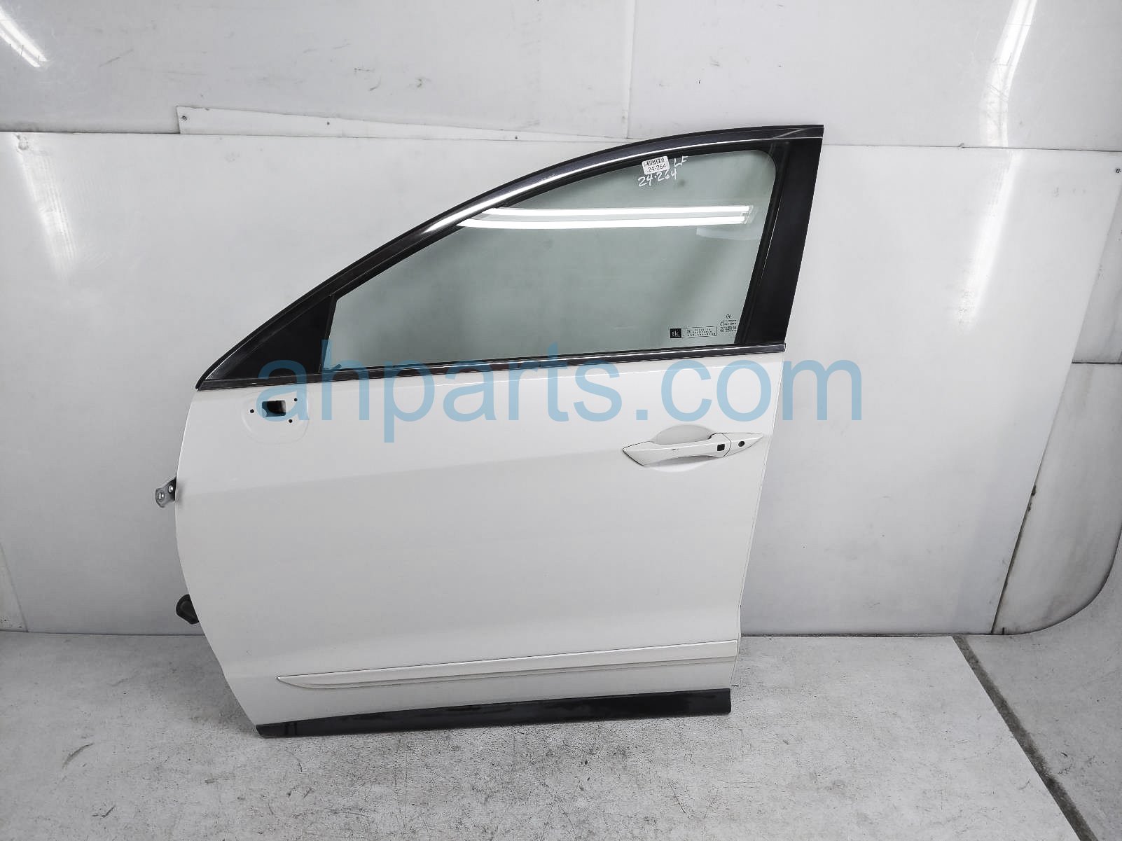 Acura FR/LH DOOR - WHITE - NO MIRROR/TRIM