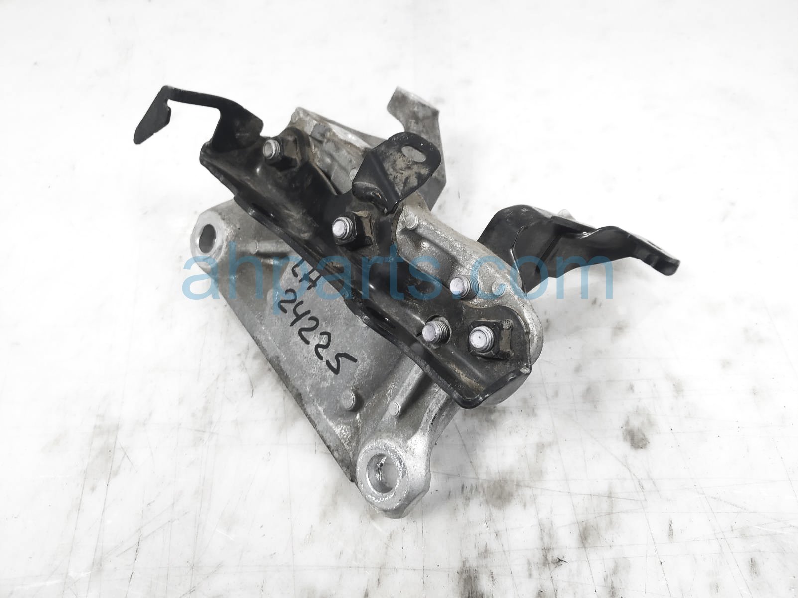 $89 Toyota LH ENGINE MOUNT W/BRACKET - 2.5L