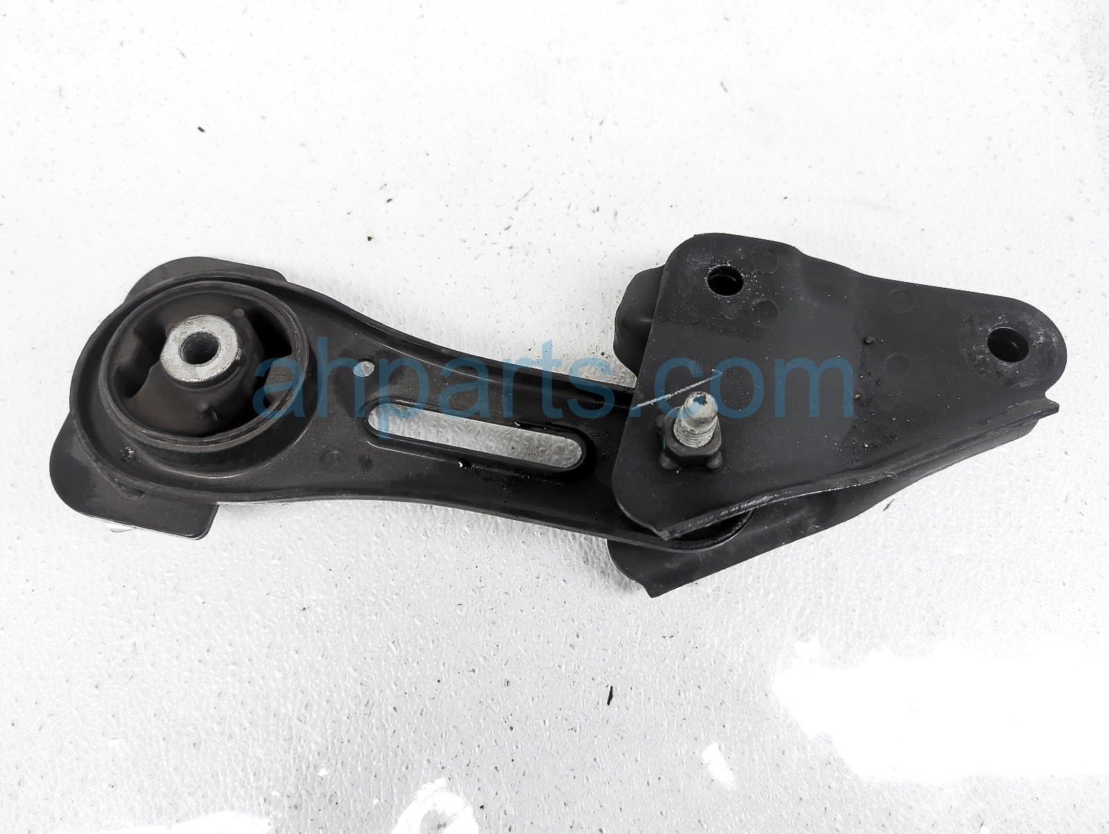 $85 Nissan ENGINE MOUNT TORQUE ROD - 1.6L