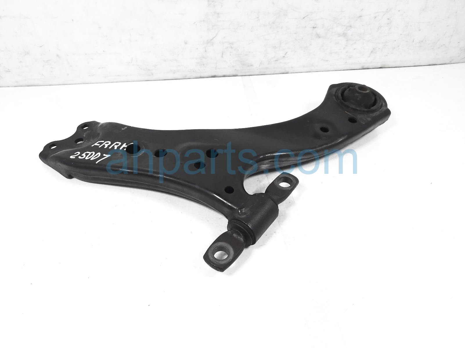 $140 Toyota FR/RH LOWER CONTROL ARM