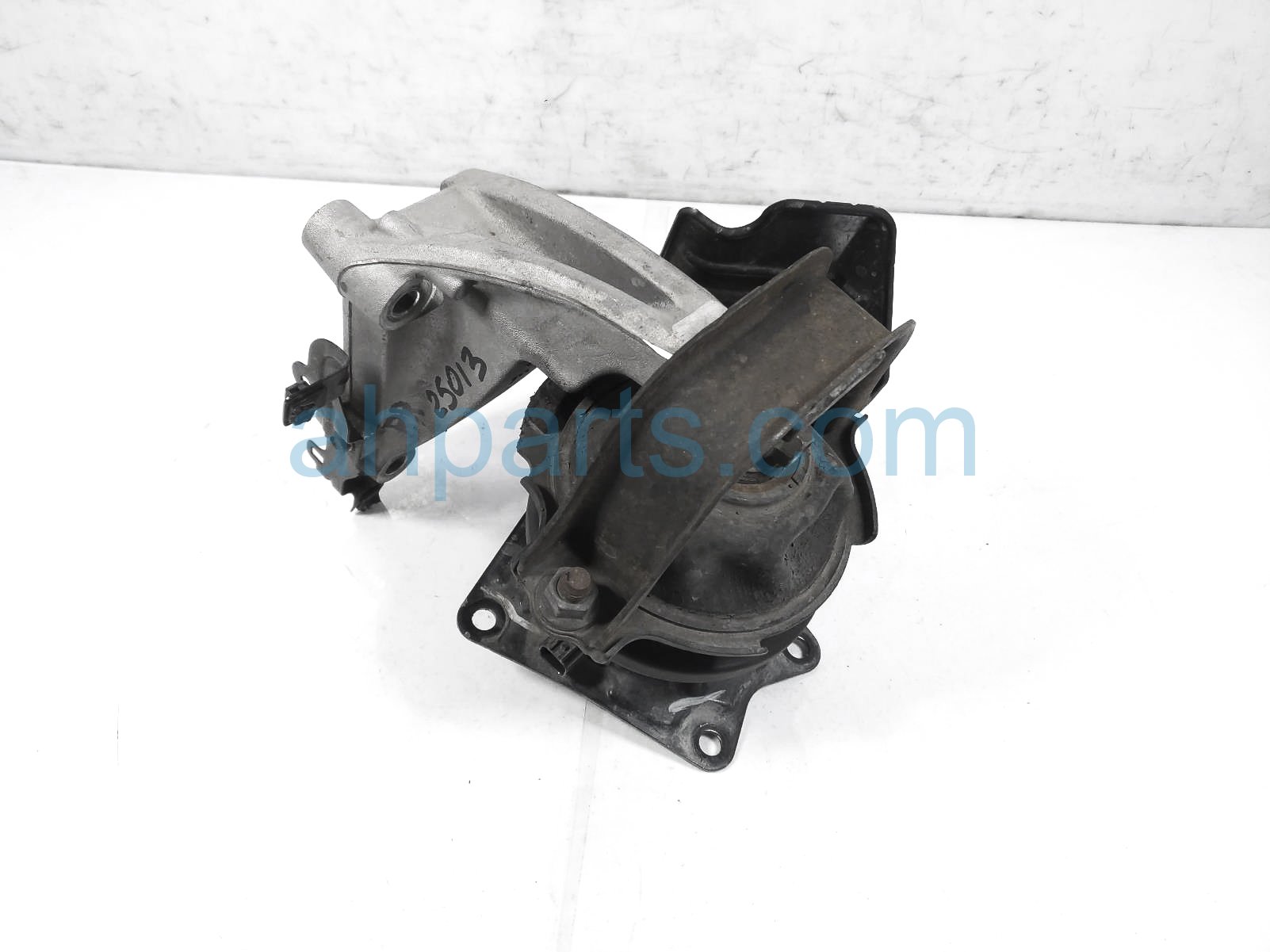 $75 Acura REAR ENGINE MOUNT W/BRACKET