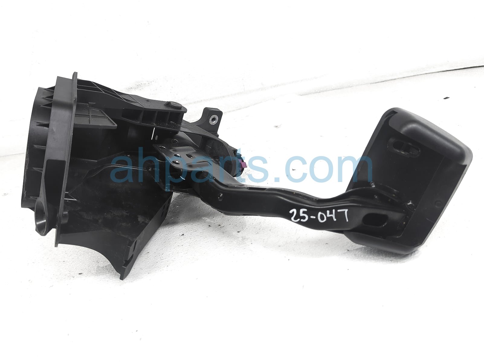 BRAKE PEDAL W/ BRACKET ASSY - 3.0L
