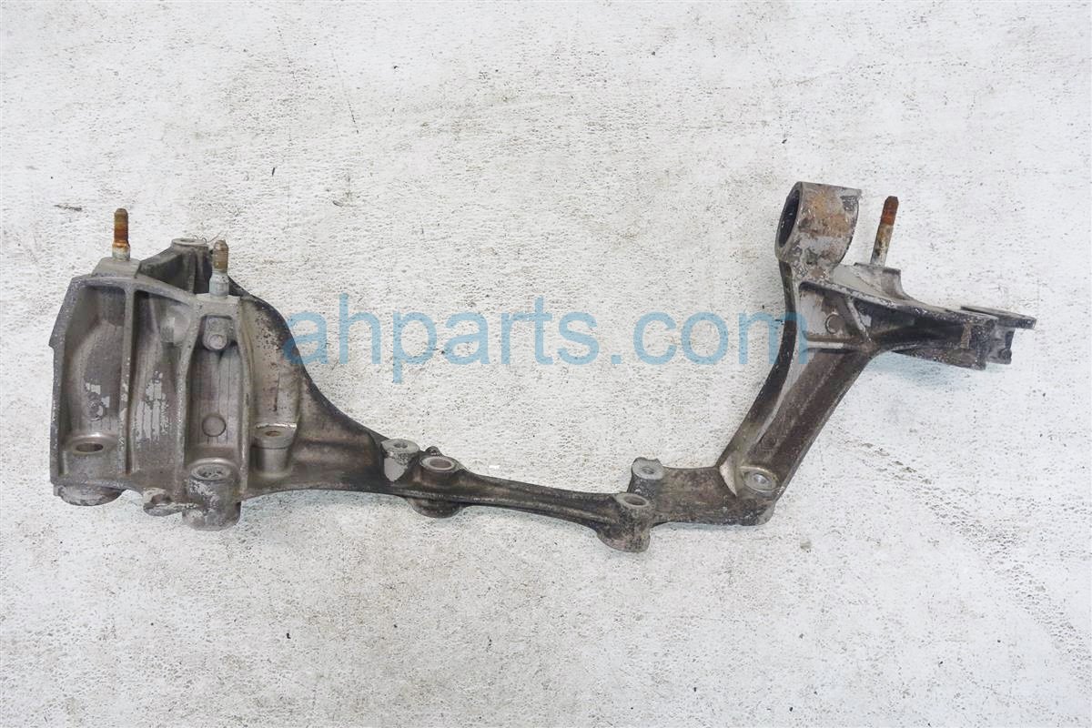 $125 Acura RR/L BEAM BRACKET ASSY